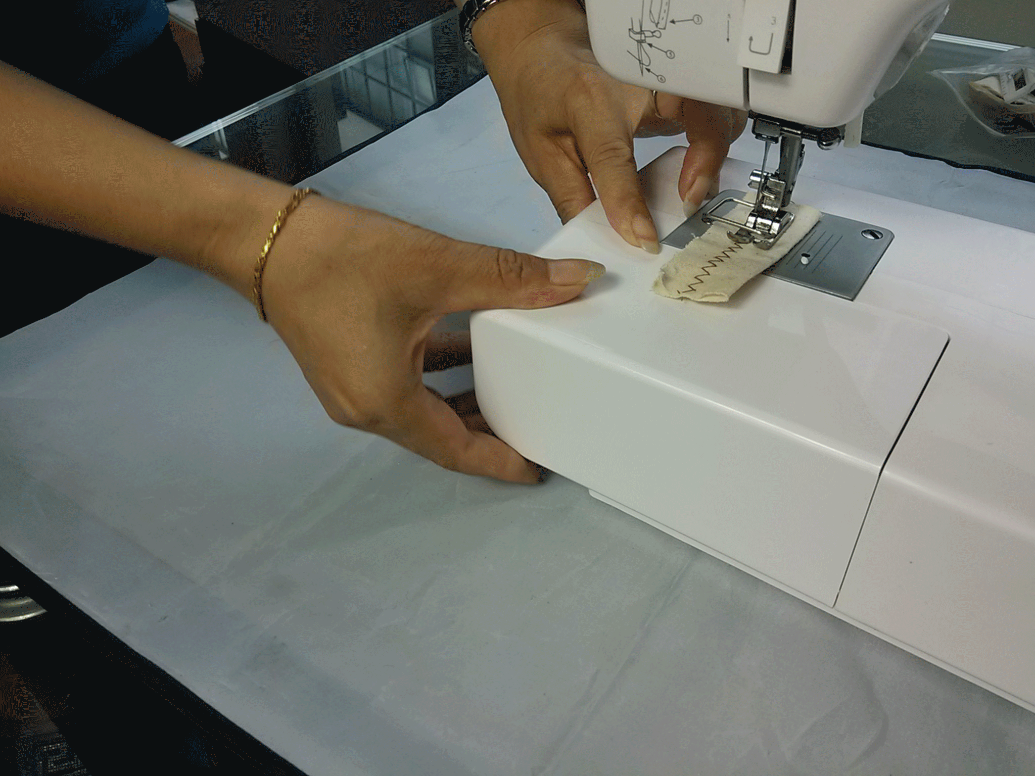 飞跃 家用多功能电动台式缝纫机fy520专业手工diy(12种线迹, 金属框架