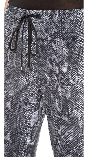 蟒蛇纹束带裤子