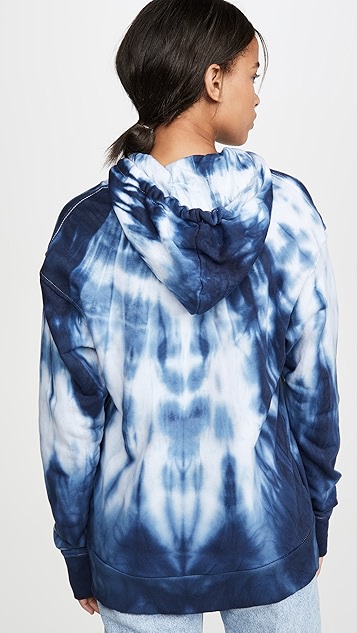 蓝色扎染连帽上衣