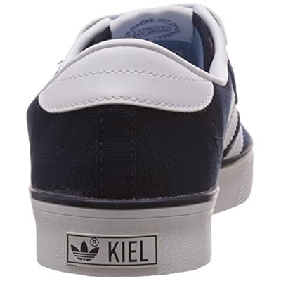 复古风十足，款式上也是经典型的，静谧又时尚。