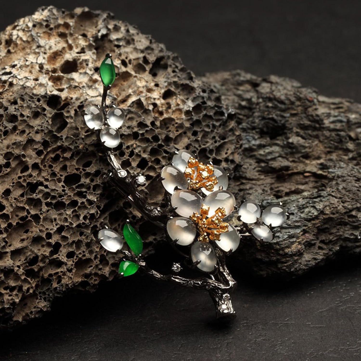 翡翠物语 天然a货翡翠 冰种冰白精美18k镶嵌梅花胸针