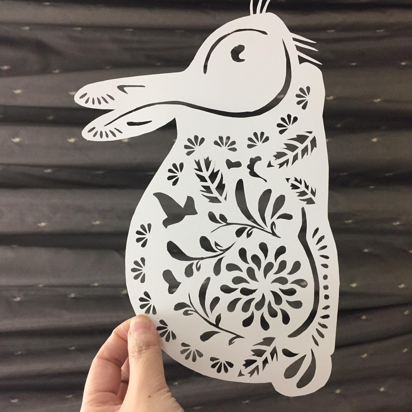 《此刻花开:一本精彩绝伦的手工纸雕书(附手工刻刀和雕刻垫板)》 徐静